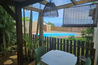 Image de Ylang 3 vue sur la mer et la piscine