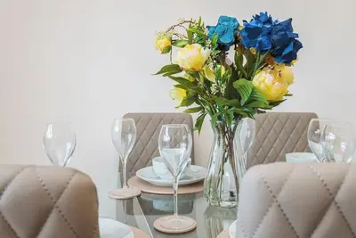 Image de Lovely 3 Bed 1. 5 Bath House nr Excel Centre wt Parking (1 Vehicle) Sleeps 8