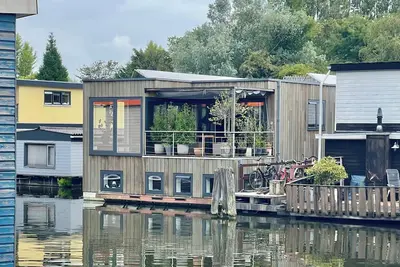 Image de Nova Houseboat Deluxe. 180m2 Water villa on the Amsterdam Lake with free bikes