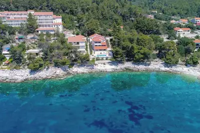 Great 3-Bedroom Apartment with Pool and Sea View