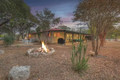 Image de Whitewater River House- Game Room, Firepit, Walk to Whitewater Amphitheater!