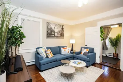 Image de Unique 1 Br. In-Unit Laundry, Parking, Private Entrance, Yoga Gym, Office