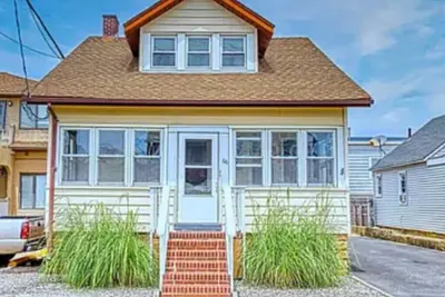 Image de 3-bed/2-bath house, Steps to Beach, Plenty Off Street Parking, Pet-Friendly