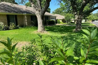 Image de Serengeti a hardy 3 bedroom house, doggie door, Tv in Bdrms\n