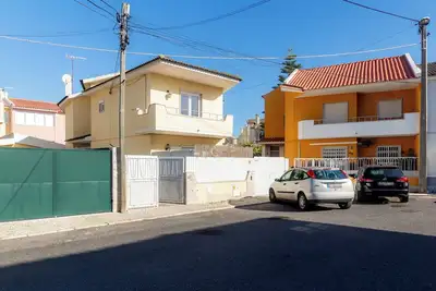 Image de Enjoyable house with WiFi in a charming houve in Parede