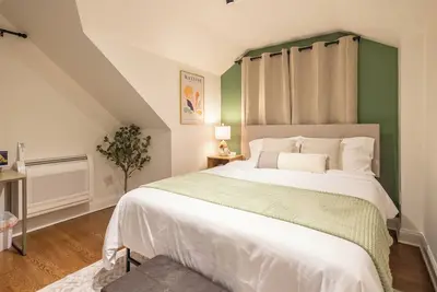 Image de Bloomfield 1 Bed, Laundry In-Unit, Parking, Pets Ok, Fios, Separate Entrance
