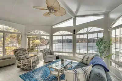 Image de Dock & Kayaks: Lake Ozark Family Retreat
