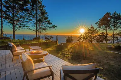 Image de Overlooking the ocean, sleeps 7, kid and pet friendly, game room with ping pong