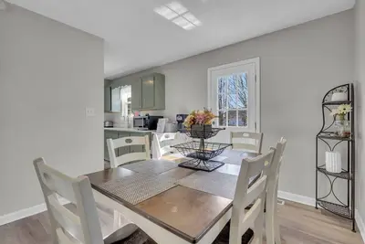 Image de Pet-Friendly Stay & Ev Ready | Sleeps 6 Plus