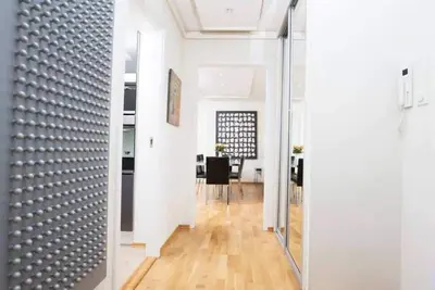 Image de 700 m to Aquerium 6th Floor with Elevator - Value!
