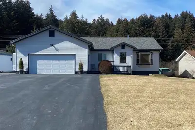 Image de Emerald Isle Getaway - Tremendous 3-bedroom house with WiFi in Kodiak