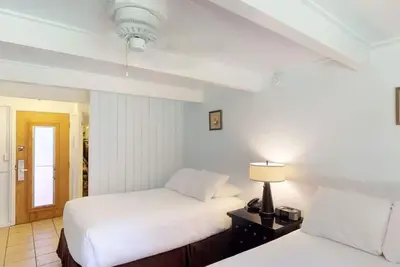 Image de Peaceful Nature Retreat in a Scenic Ocean Front Hotel | Free Parking
