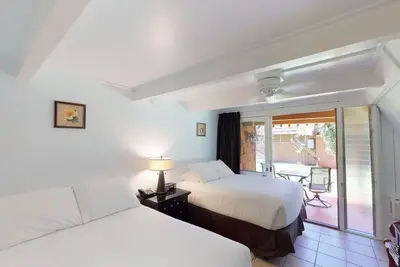 Image de Two Family Ready Rooms w\/ Patio | Free Parking and Outdoor Pool Access