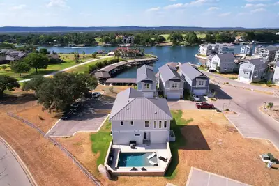 Image de Book 3, get 1 night free Lakeview - Boat Lift + Pool + Golf + Pickleball