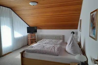 Image de Double room, bathroom, Wc, balcony - vacation apartment and guest room Iburgblick