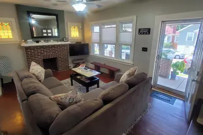 Image de 2 Story 4 Beds. 8 Mile Cincinnati Walk 3 Blocks River 1, 500sf 9' Ceiling Kitchen
