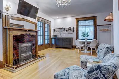 Image de Charming Heritage Suite w/ Cozy Sunroom & Deck (Suite 1)