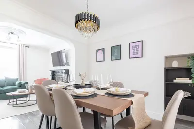 Image de Derry City, Northern Ireland - Primrose, 6 Guests - Derry (Tourists, Contractors, Relocation)
