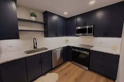 Image de Modern Slope Side Condo w\/King Master, Bunkroom, Hot Tub, Full Kitchen