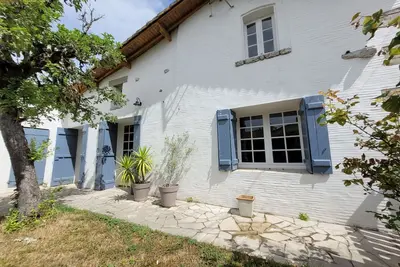 Image de Maison de vacances 'Gite Du Houx' avec terrasse privée, jardin privé et Wi-Fi
