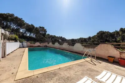 Image de 'La Maison Dans La Nature' avec piscine partagée, Wi-Fi et climatisation