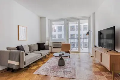 Image de Fab Midtown West 2br w/ Gym, near Central Park & Times Sq, by Blueground