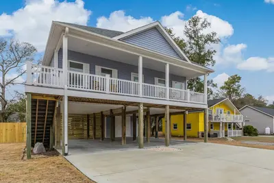 Image de Dog Friendly Retreat with Large Fenced in Back Yard