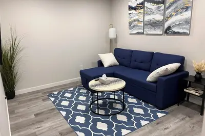 Image de Cozy basement suite in Elerslie.