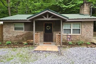 Image de Cozy 2br Dog Friendly Retreat w/ Hot Tub, Fireplace & Fenced-in Back Deck