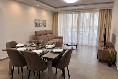 Image de 3 Bedroom Seaside Luxury Apartment with A\/Cs, Wifi and Seaview in St Paul's Bay
