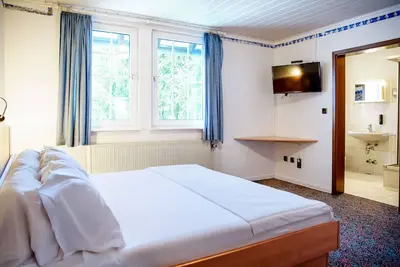 Image de Comfortable and versatile room-perfect for relaxation, work and exchange