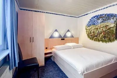 Image de Comfortable and versatile room-perfect for relaxation, work and exchange