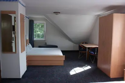 Image de Comfortable and versatile room-perfect for relaxation, work and exchange