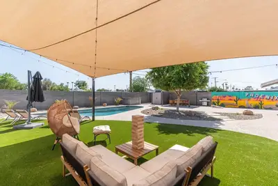 Lavish 5 bed w/Backyard Oasis & Gameroom!