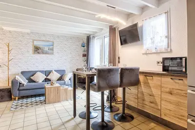 Image de Cottage cosy à Cabourg avec piscine, parking et WiFi