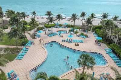 Image de On The Beach - All The Amenities - Work in Paradise!