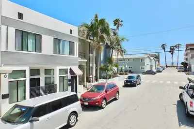 Image de *New* Beach & Bay Retreat | Full of Amenities!