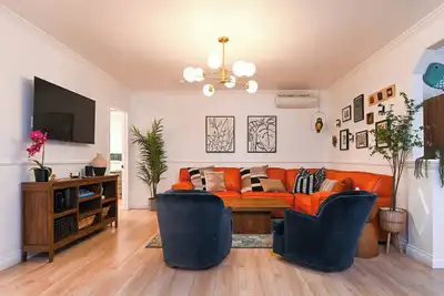 Image de Immaculate 3bdr Bungalow | 5-Min Walk to Beach!