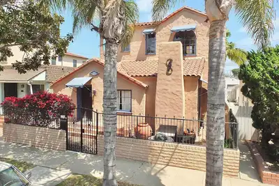 Image de La Brisa | 1 Block from the Beach!