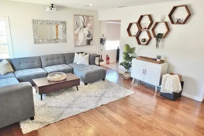 Image de Bellflower Breeze – Charming 3 Bdr in Long Beach!