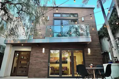 Image de Beachside Sanctuary – Lovely 3 Bdr Steps to Ocean!