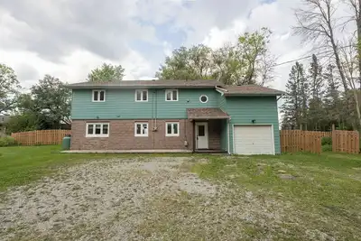 Image de Cheerful Water Front 5-Bedroom with Fireplace