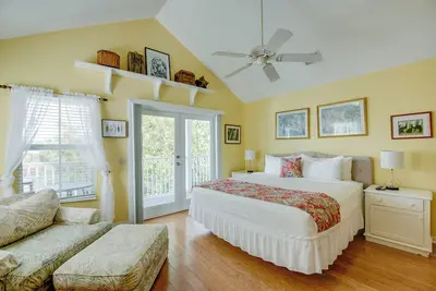 Image de Casa Bonita | Stylish Condo with Pool, Gardens & Prime Old Town Location