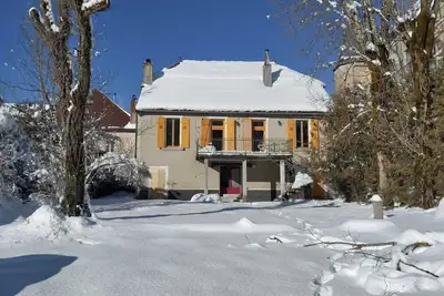Image de Maison jurassienne avec jardin au calme plein centre du village de mouthe
