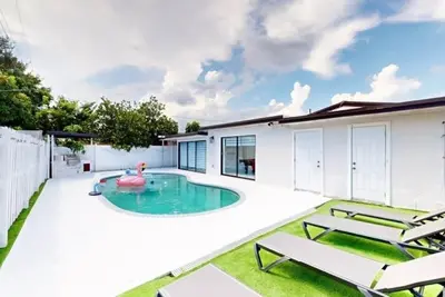 Image de New! Casa Lucia 5br Home w/ Pool Near Hard Rock Casino