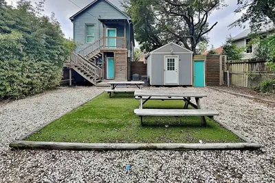 Image de Pleasure Pier Retreat #2 | In Town Location