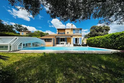 La Maison Bleue - Familiale, paisible & climatisée