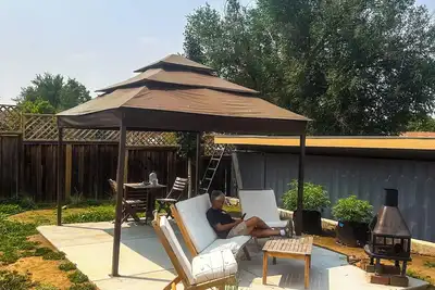 Image de Charming 2-Bedroom Home with Spacious Backyard, and Easy Access to Downtown