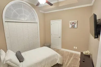 Spacious 5-bedroom house with Ac, WiFi in charming Bluffton