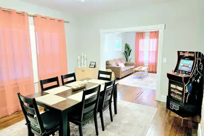 Image de Free Parking! Walk to Lucas Oil Stadium, Gainbridge, Convention Center + Arcade